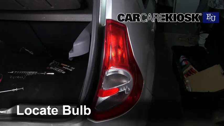 2009 Dacia Sandero Stepway MPI 1.6L 4 Cyl. Éclairage Feux de marche arrière (remplacer une ampoule)